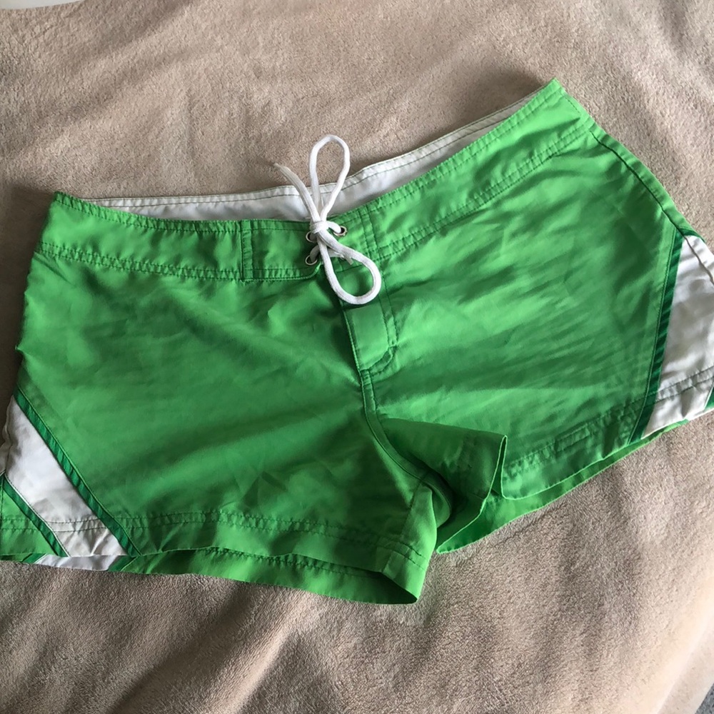 Green surf shorts. Size M.